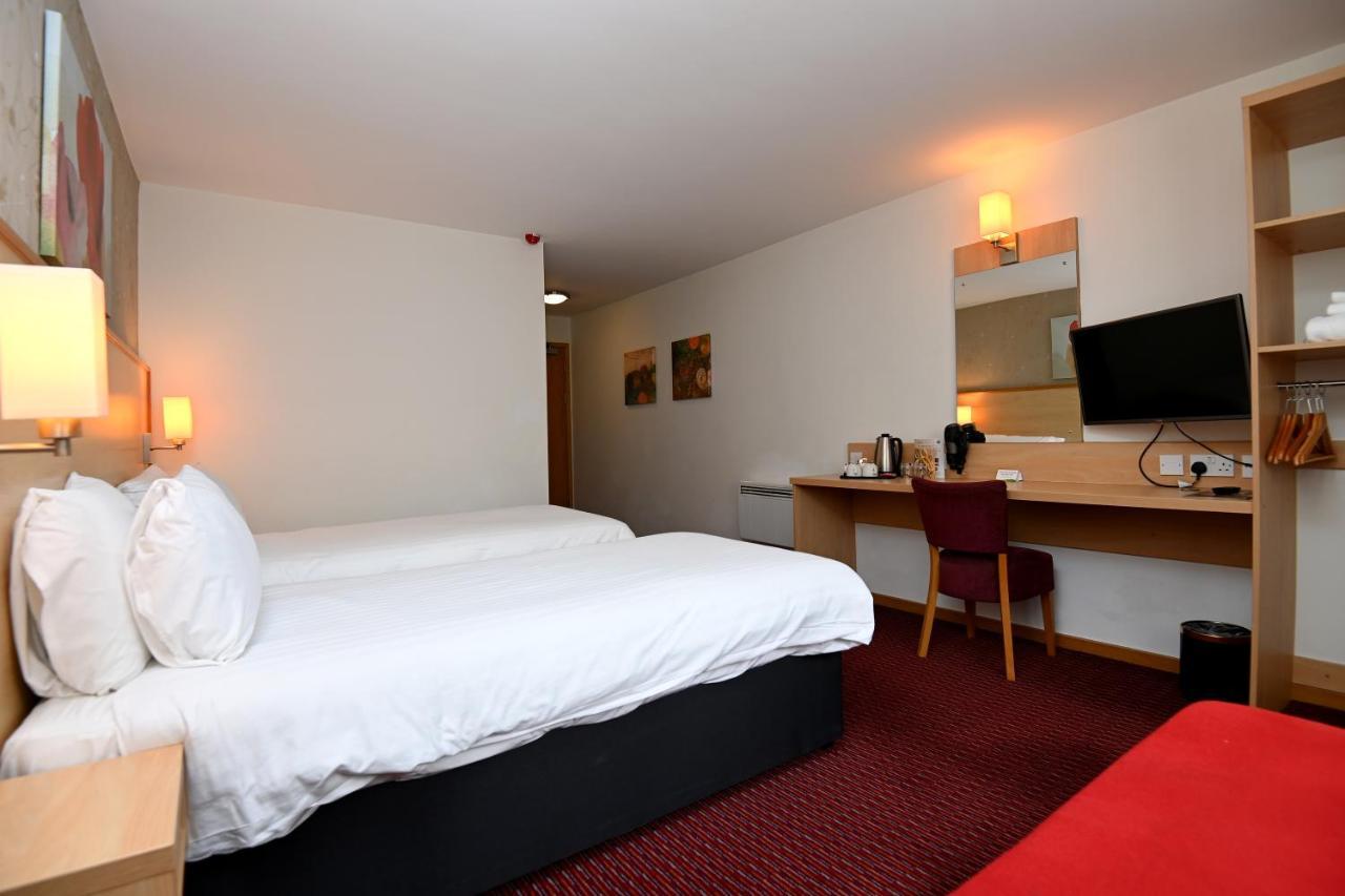 Meadow Farm Redditch By Marstons Inns Ngoại thất bức ảnh